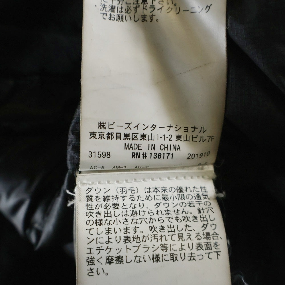 X-LARGE(エクストララージ) HOODED FRONT POCKET DOWN JACKET フロントマルチポケット ロゴデザイン フーデッド ジップアップ ダウンジャケット ブラック 01194502