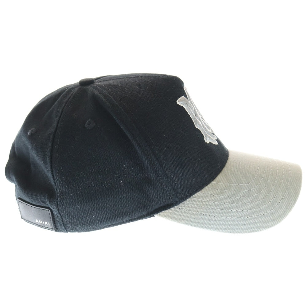 AMIRI(アミリ) ロゴエンブロイダリー シックスパネル スナップバックキャップ 帽子 ブラック/グレー