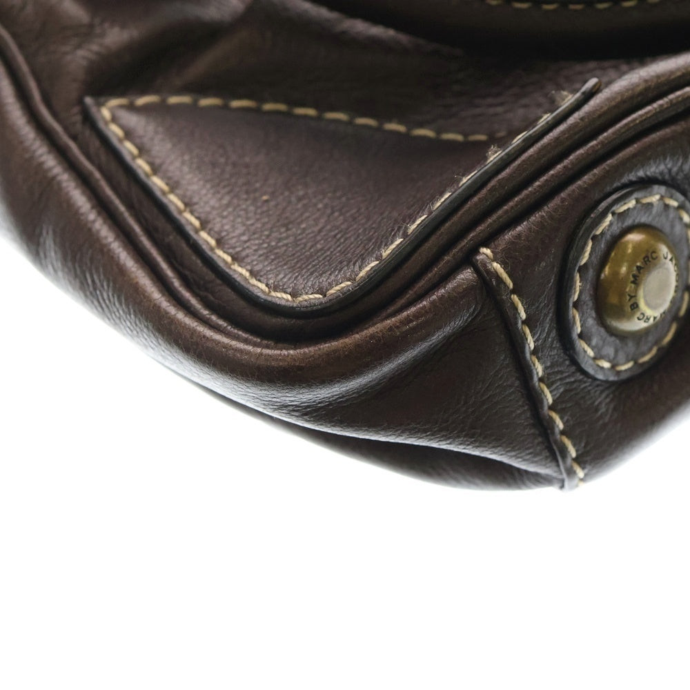 MARC BY MARC JACOBS(マーク バイ マーク ジェイコブス) ロゴデザインプレート ステッチデザイン レザー ハンドバッグ ブラウン