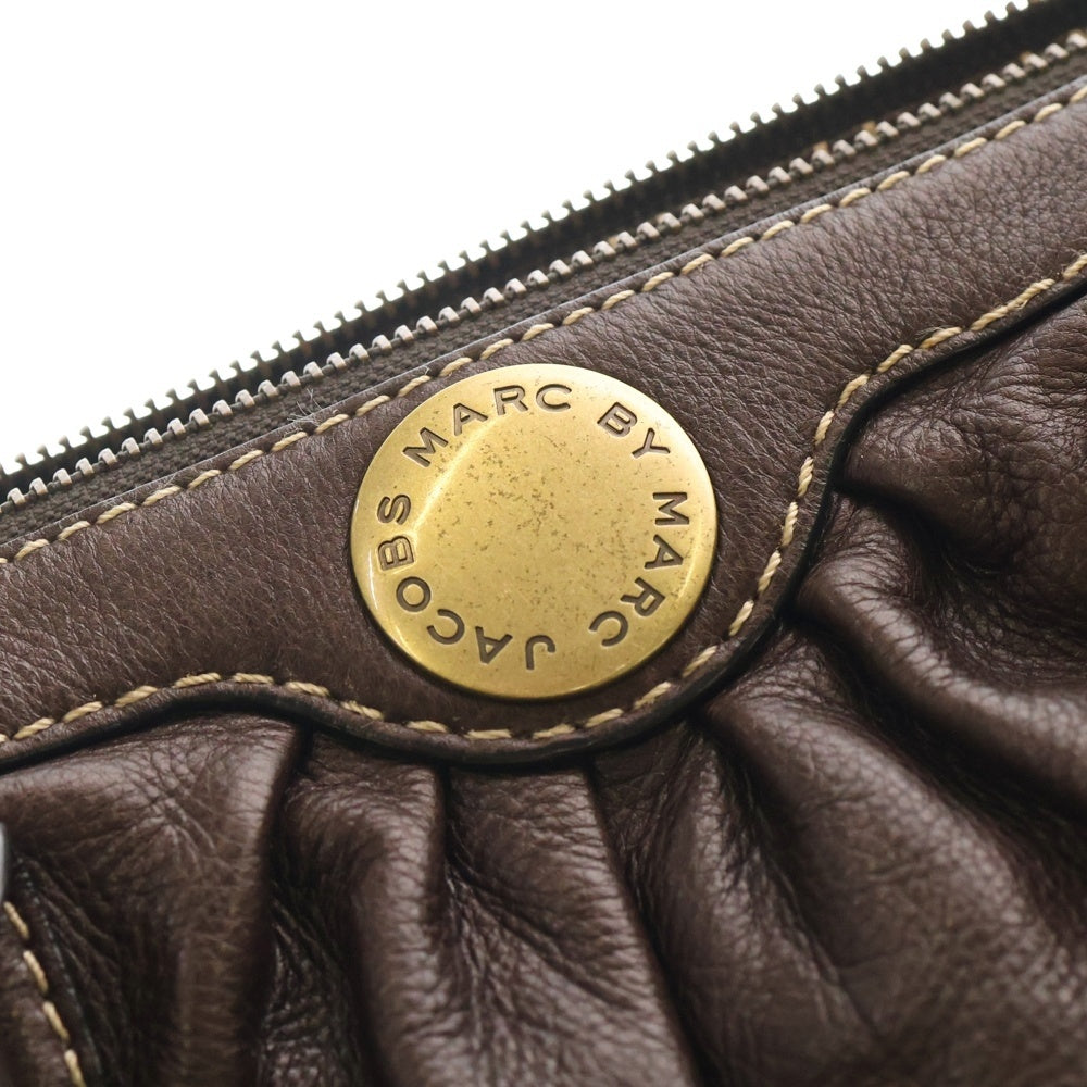 MARC BY MARC JACOBS(マーク バイ マーク ジェイコブス) ロゴデザインプレート ステッチデザイン レザー ハンドバッグ ブラウン