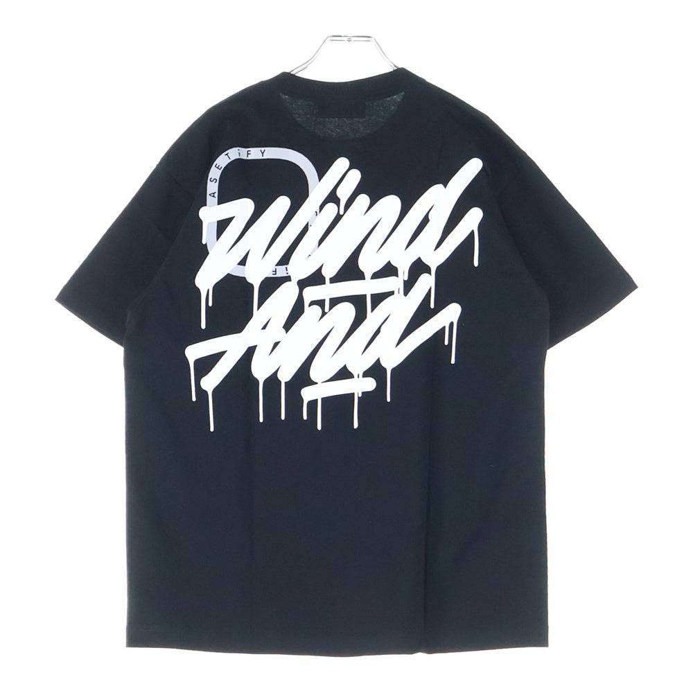 WIND AND SEA(ウィンダンシー) 22SS ×IT'S A LIVING イッツア リビング ロゴプリント クルーネック 半袖Tシャツカットソー ブラック ITLIV-CSTF-22A-13