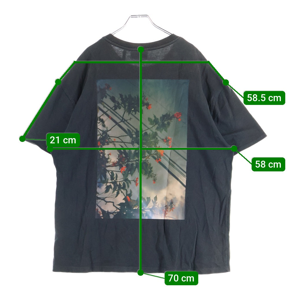 ESSENTIALS FEAR OF GOD(エッセンシャル フィアオブゴッド) バックフローラルフォトプリント 胸ロゴデザイン クルーネック カットソー 半袖Tシャツ ブラック