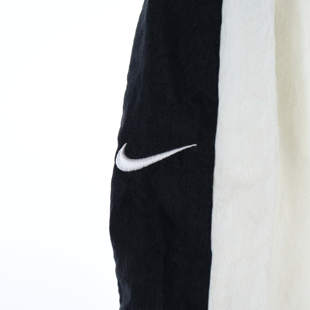 NIKE(ナイキ) SWOOSH フロントエンブロイダリーデザイン ドローストリング ナイロン ハーフパンツ ホワイト DD1093-100