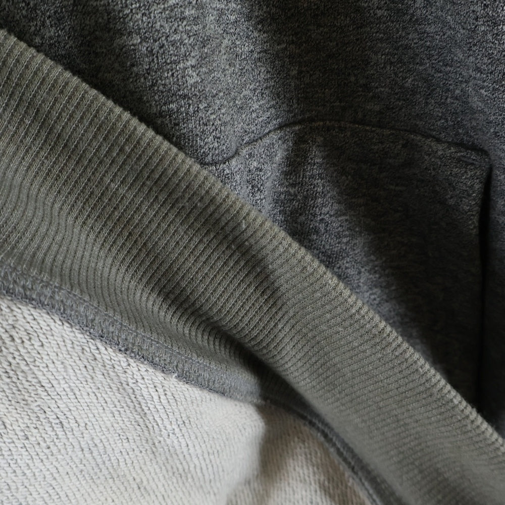 STAMPD(スタンプド) 異素材切替 センターロゴプリント スウェット プルオーバーパーカー グレー