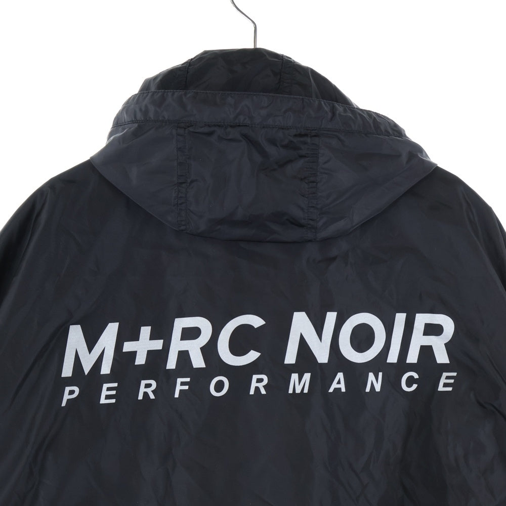 M+RC NOIR(マルシェノア) ロゴプリント ポリエステル フーデッド ロングコート ブラック