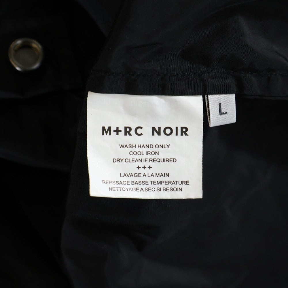 M+RC NOIR(マルシェノア) ロゴプリント ポリエステル フーデッド ロングコート ブラック