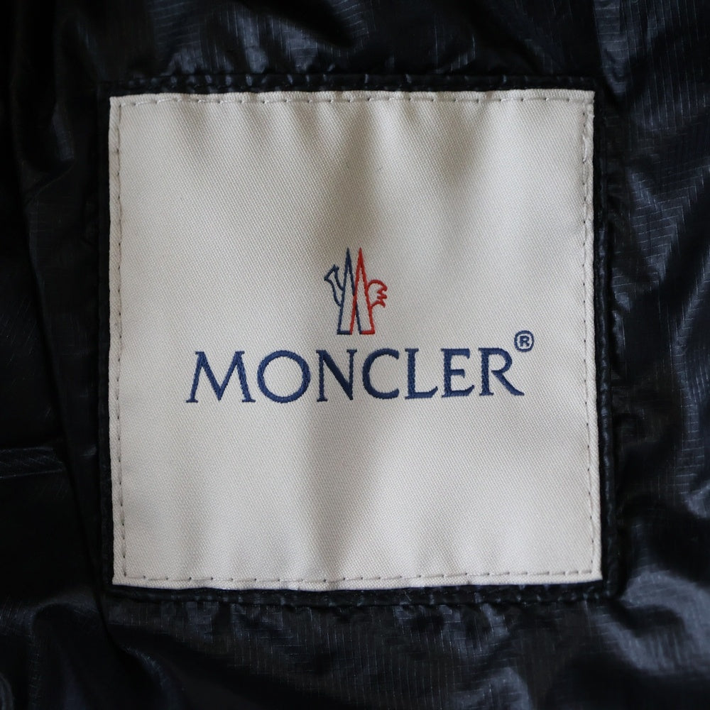 MONCLER(モンクレール) 21AW × FRAGMENT DESIGN フラグメント フロントワッペン バックロゴプリント ジップアップ ナイロンマウンテンパーカー ブラック G209U1A00024 595B1