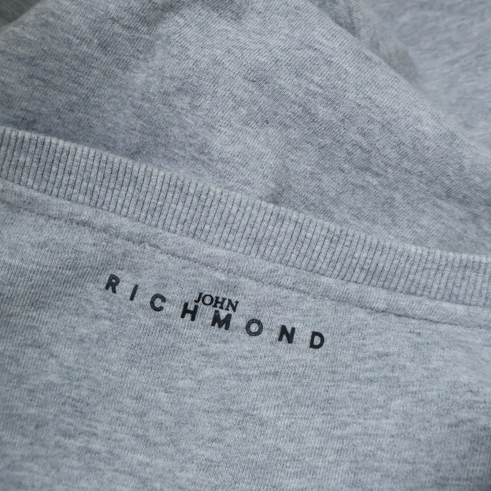 John Richmond(ジョンリッチモンド) フロントラバーロゴ クルーネックスウェット トレーナー グレー HMP20020FE