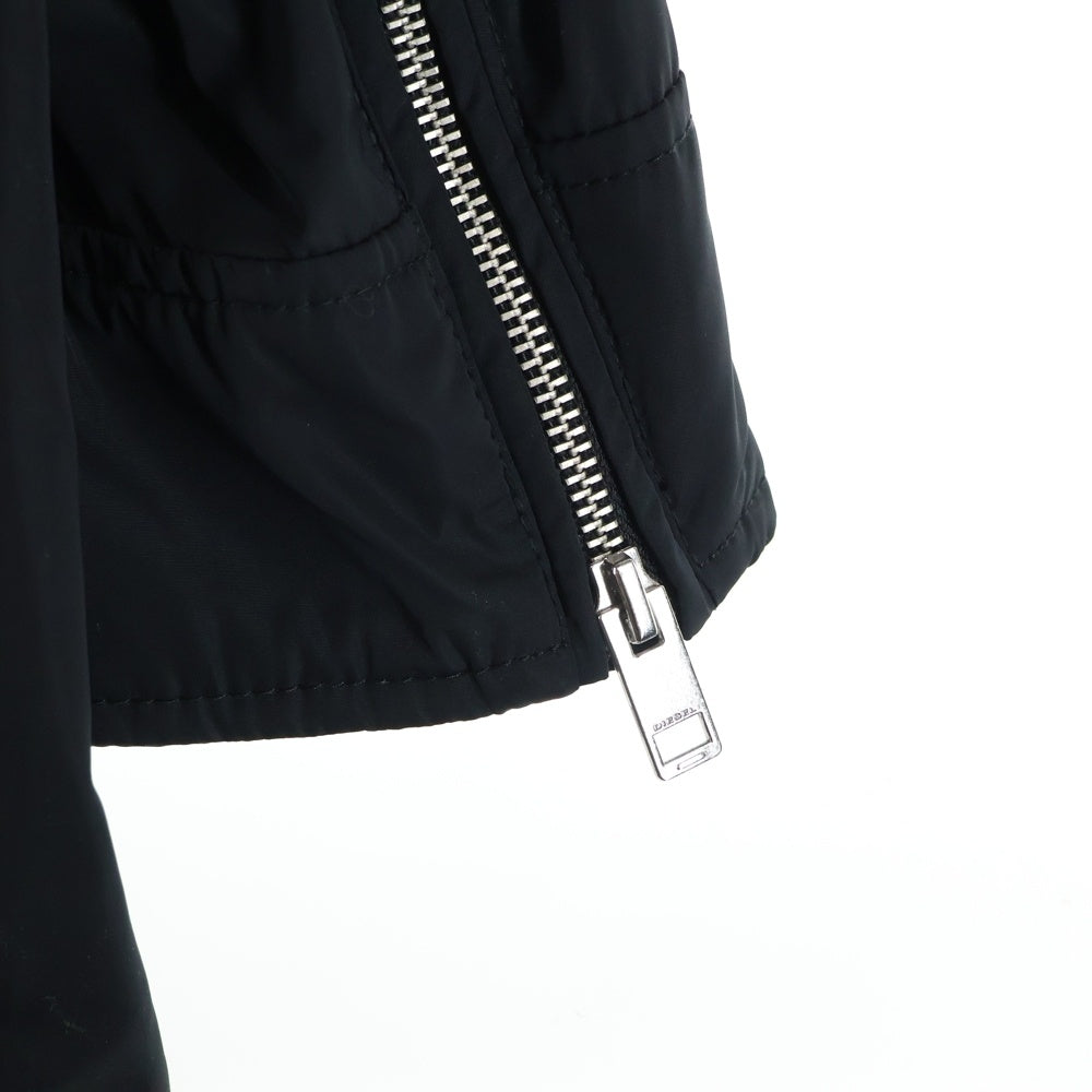 DIESEL(ディーゼル) 八の字ポケット ロゴデザインプレート ジップアップ ナイロンジャケット ブラック