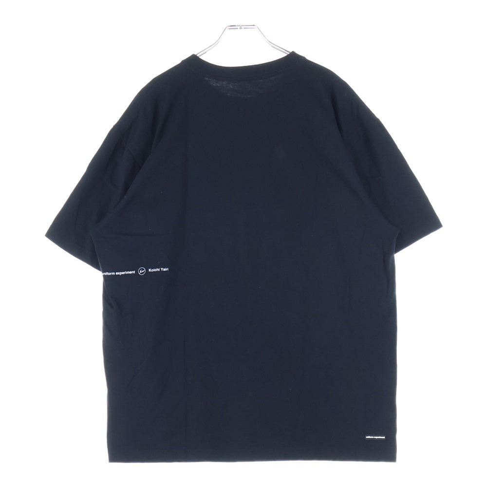 UNIFORM EXPERIMENT(ユニフォームエクスペリメント) 24SS ×Koichi Yairi コーイチ ヤイリ フリントプリント クルーネック半袖プリントTシャツ カットソー ブラック UE-240064