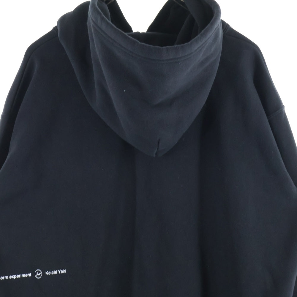 UNIFORM EXPERIMENT(ユニフォームエクスペリメント) 24SS ×Koichi Yairi コーイチ ヤイリ フロントプリント プルオーバースウェットパーカー フーディー ブラック UE-240062