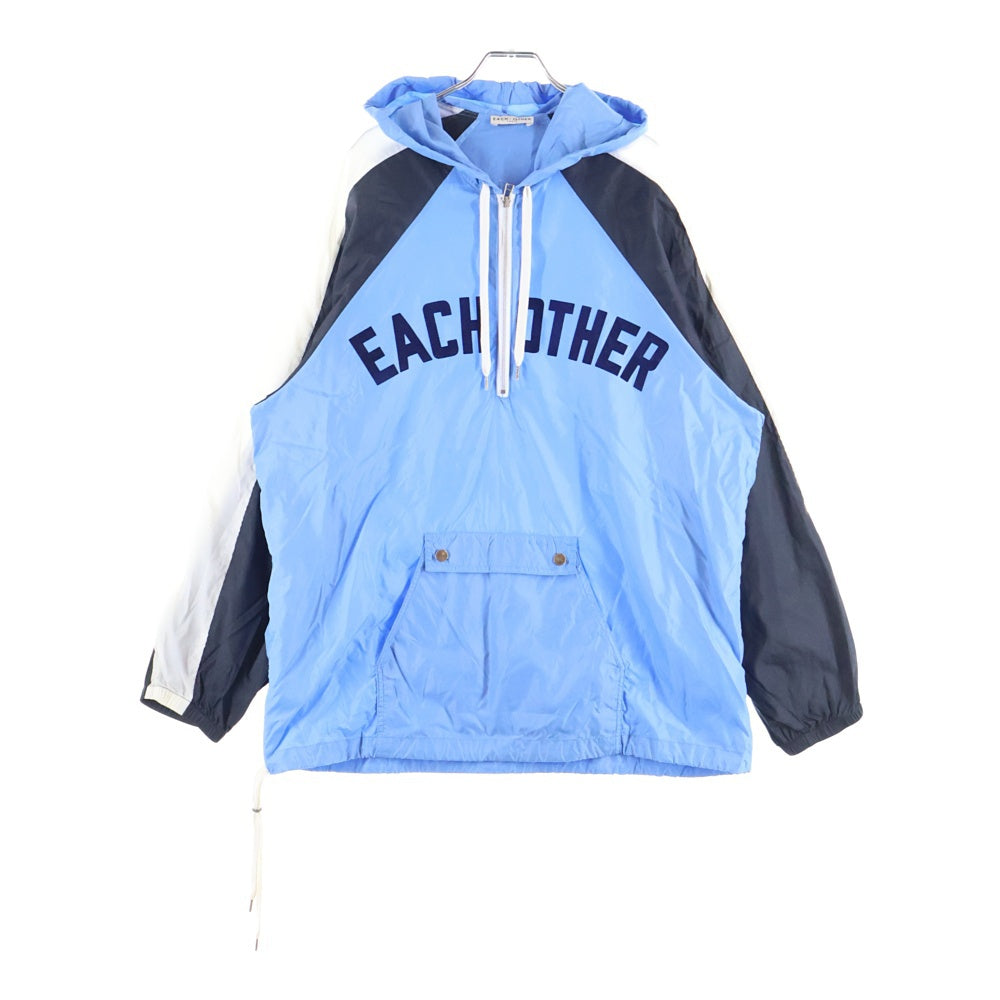 EACH×OTHER(イーチ アザー) 18AW ロゴプリント ハーフジップ プルオーバー フーデッド ナイロン ジャケット レディース ライトブルー FW18G13065