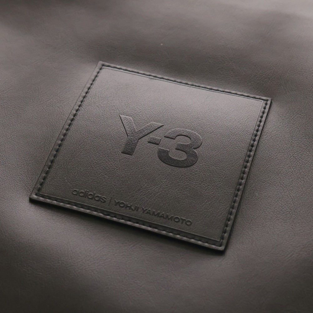 Y-3(ワイスリー) スクエアラベルバッジ サスティナブルレザー トートバッグ ブラック HA6523