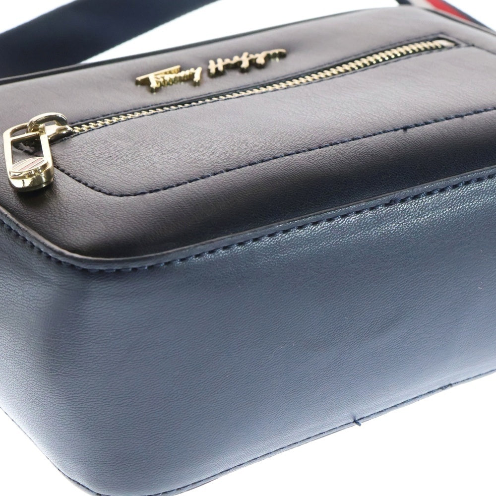 TOMMY HILFIGER(トミーヒルフィガー) ロゴプレート レザー クロスボディ ショルダーバッグ ネイビー M156930022