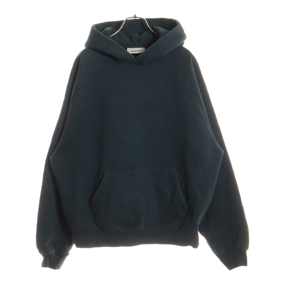 ESSENTIALS FEAR OF GOD(エッセンシャル フィアオブゴッド) バックロゴデザイン カンガルーポケット ラバーロゴ フーデット プルオーバースウェットパーカー ブラック 090233