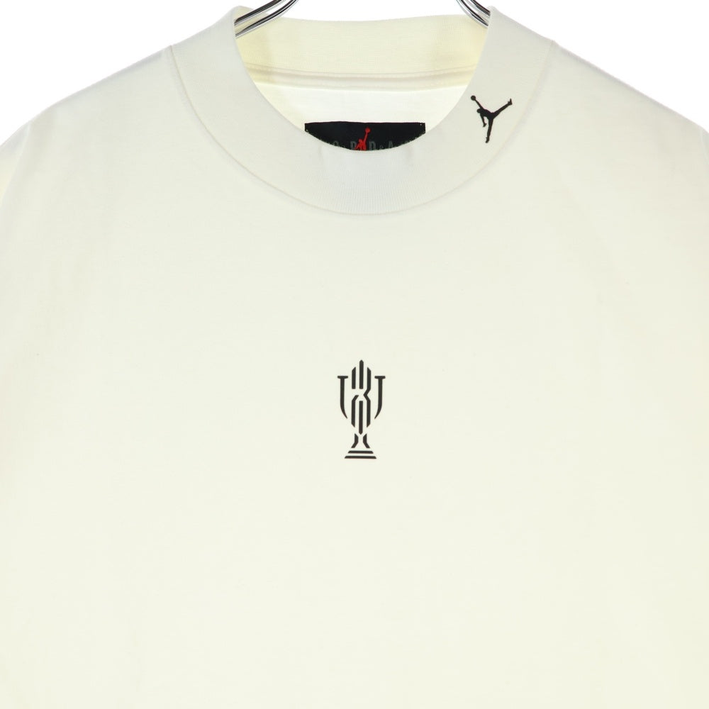 NIKE(ナイキ) フロントロゴデザイン 裾切り替え モックネック カットソー 半袖Tシャツ ホワイト FQ3844-133