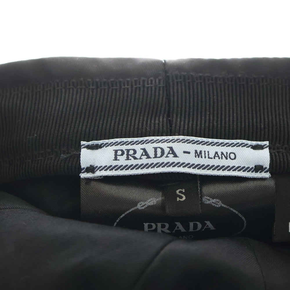 PRADA(プラダ) RE-NYLON リナイロン トライアングルロゴプレート キャスケット 帽子 ブラック 1HC551 2DMI