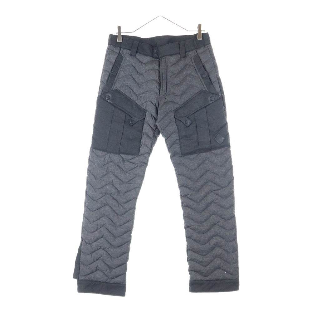 MONCLER(モンクレール) PANTALONE レザーパッチロゴ マルチポケット ダウン ロングパンツ グレー 3209H1140385