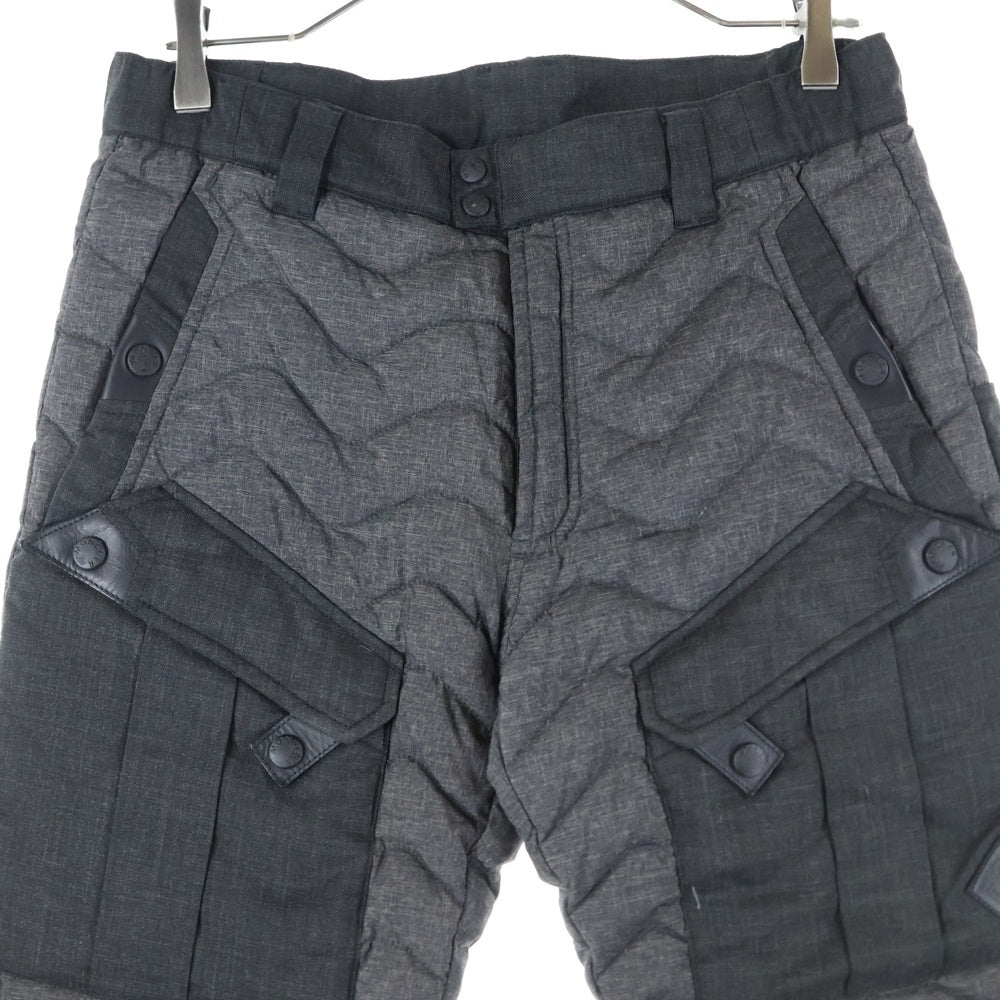 MONCLER(モンクレール) PANTALONE レザーパッチロゴ マルチポケット ダウン ロングパンツ グレー 3209H1140385