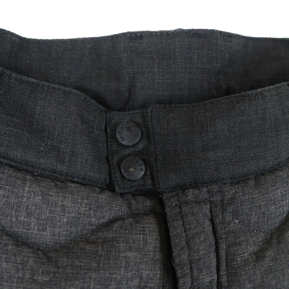 MONCLER(モンクレール) PANTALONE レザーパッチロゴ マルチポケット ダウン ロングパンツ グレー 3209H1140385