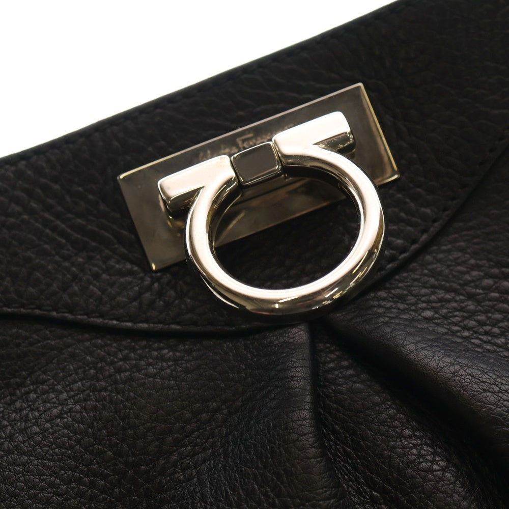 FERRAGAMO(フェラガモ) ガンチーニ レザー ショルダーバッグ ブラック AU‐21/B499 レディース