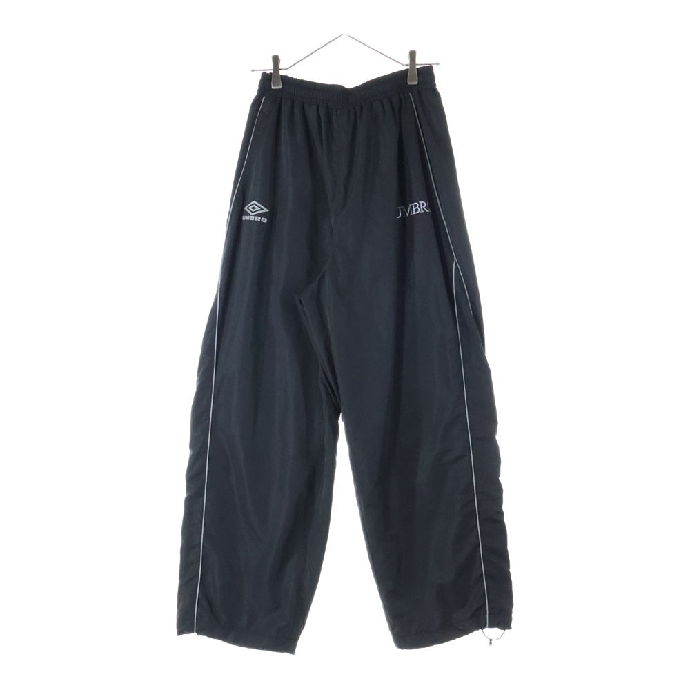 UMBRO(アンブロ) ×LUI'S ルイス ロゴエンブロイダリー ナイロントラックパンツ ブラック LUZ5051202A001