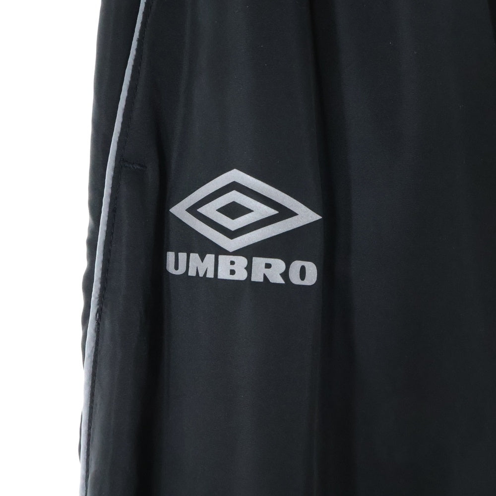 UMBRO(アンブロ) ×LUI'S ルイス ロゴエンブロイダリー ナイロントラックパンツ ブラック LUZ5051202A001