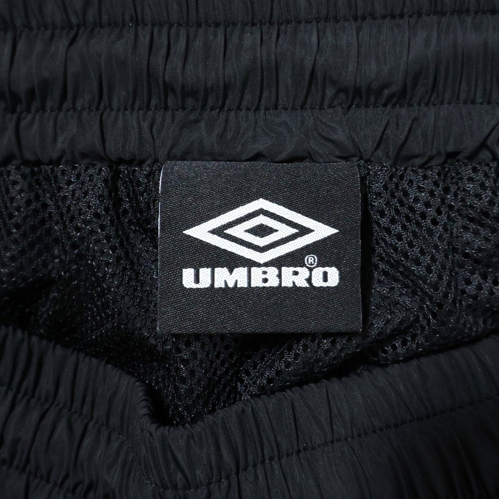 UMBRO(アンブロ) ×LUI'S ルイス ロゴエンブロイダリー ナイロントラックパンツ ブラック LUZ5051202A001