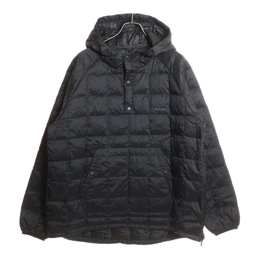 GRAMICCI(グラミチ) ×TAION PULLOVER JACKET タイオン 胸ロゴデザイン カンガルーポケット フーデッド ダウンジャケット ブラック G3FU-J102-TG