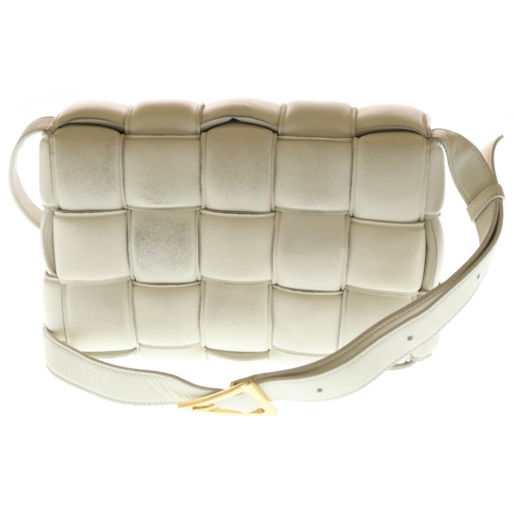 BOTTEGA VENETA(ボッテガヴェネタ) PADDED CASSETTE パテッド カセット イントレチャート レザー ショルダーバッグ ホワイト 591970