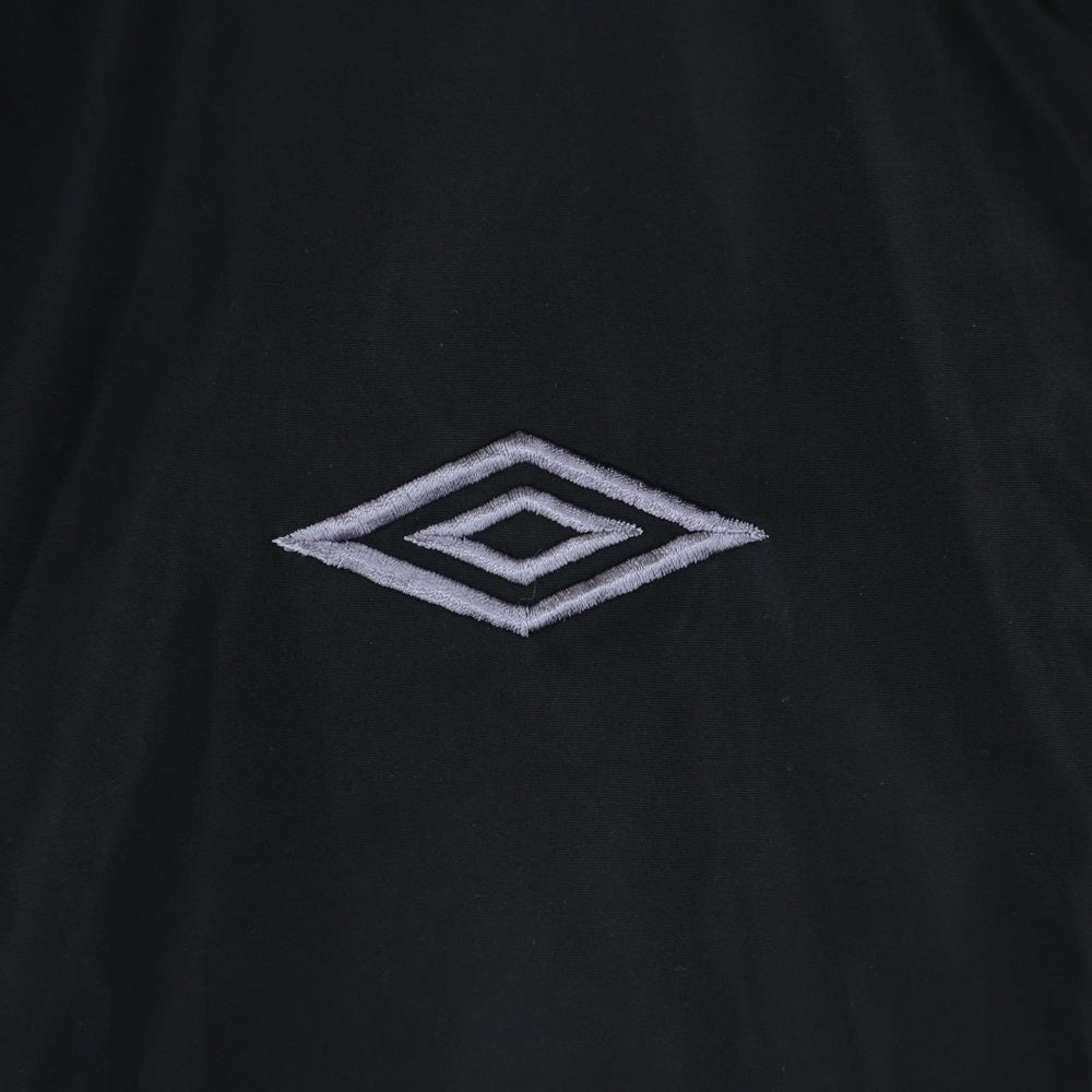 UMBRO(アンブロ) ×LUI'S ルイス ロゴエンブロイダリー ジップアップ ナイロン トラックジャケット ブラック LUZ5051207A0001