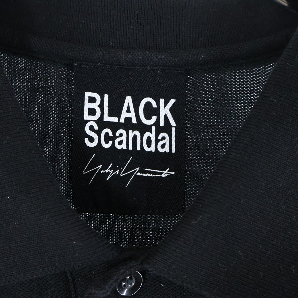BLACK Scandal Yohji Yamamoto(ブラックスキャンダルヨウジヤマモト) 23AW 袖ロゴ刺繍 胸ポケット付 半袖ポロシャツ ブラック HJ-T30-989