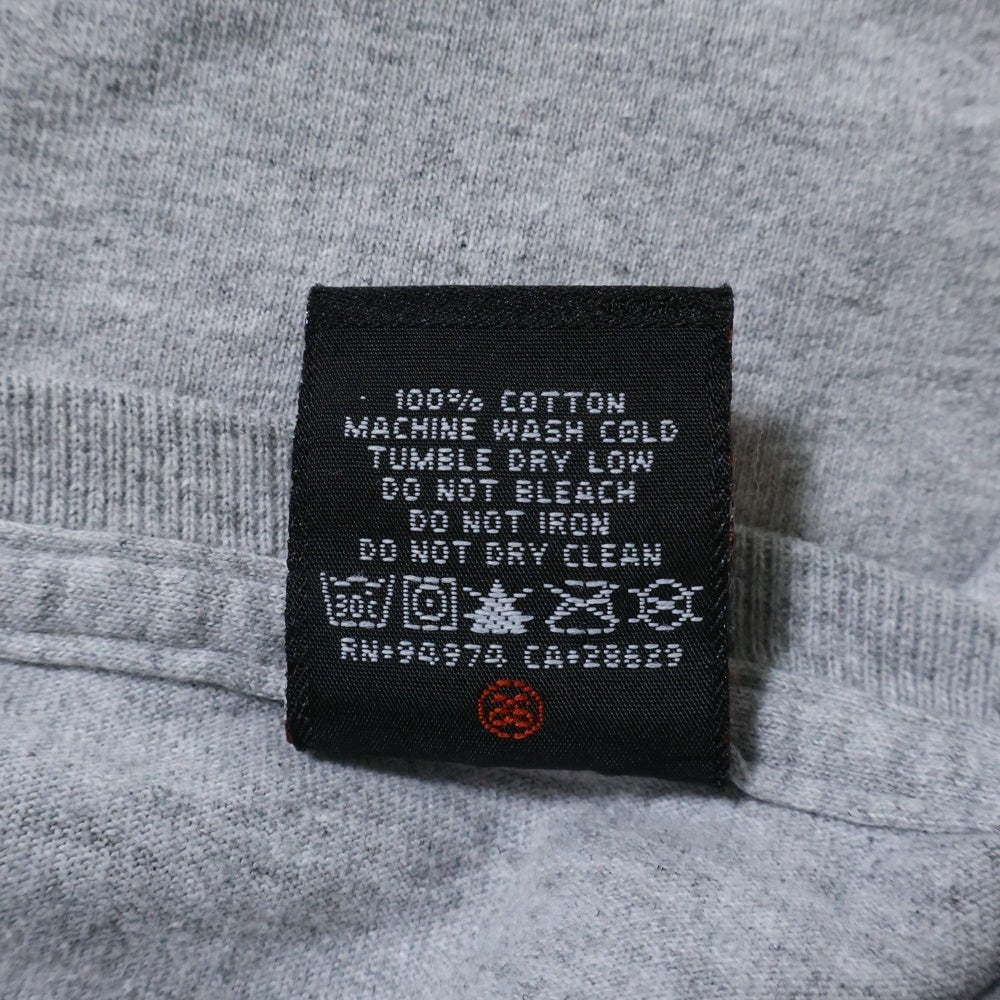 STUSSY(ステューシー) SKULL LOGO L/S TEE スカル フロントロゴプリントTシャツ メキシコ製 長袖クルーネックカットソー グレー