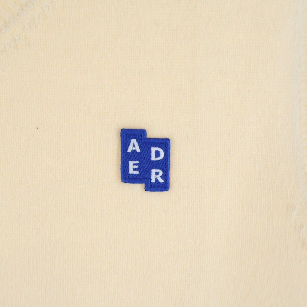ADER ERROR(アーダーエラー) シグネチャータグ ニットベスト