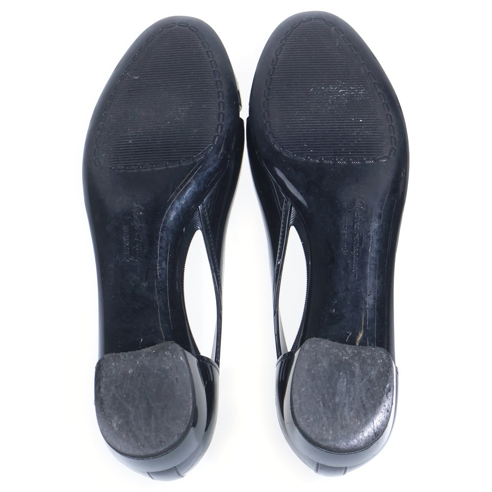 Salvatore Ferragamo(サルヴァトーレ フェラガモ) フロントリボン ラウンドトゥ エナメルパンプス レディース ブラック