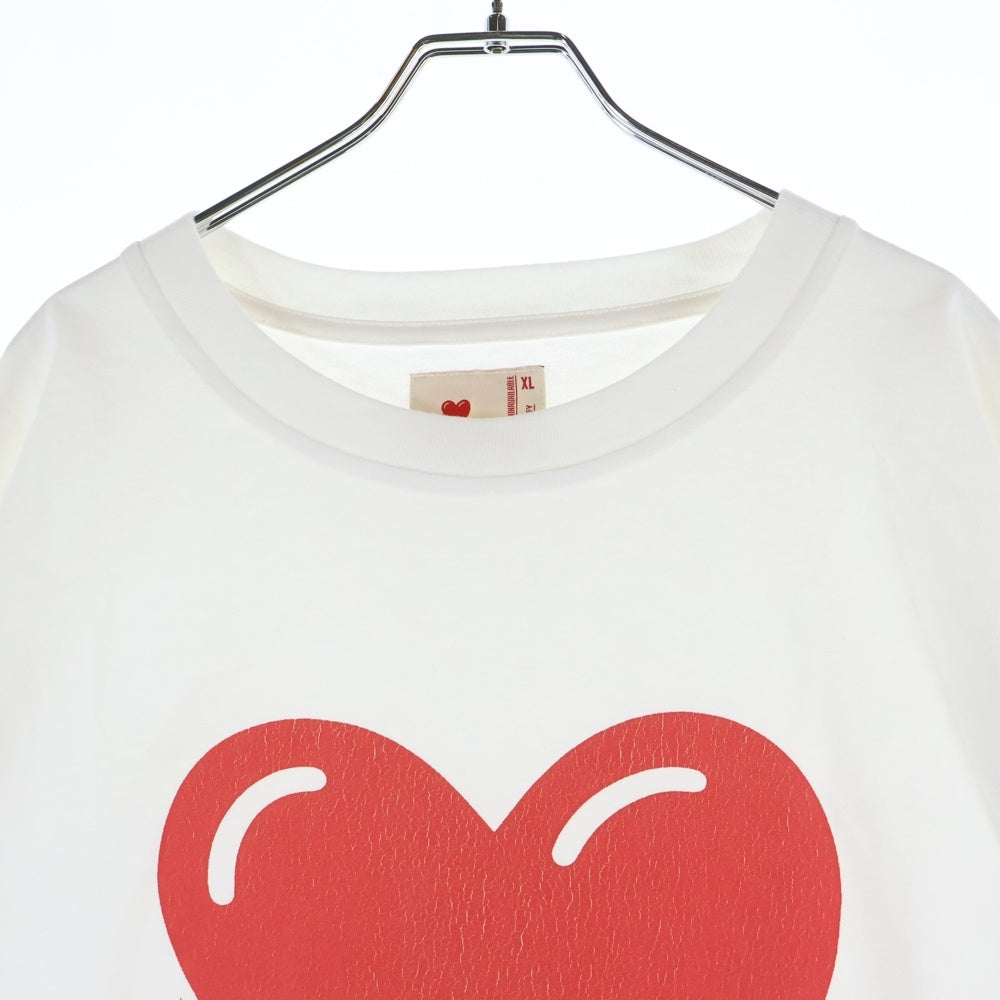 Emotionally Unavailable(エモーショナリー アンアヴェイラブル) EU HEART LOGO TEE ハートロゴデザイン クルーネック カットソー 半袖Tシャツ ホワイト EU-A22-0000-008