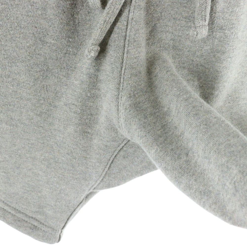 FEAR OF GOD ESSENTIALS(フィアオブゴッド エッセンシャルズ) フロントリフレクターロゴ 裏起毛 ドローストリング スウェット ハーフパンツ グレー