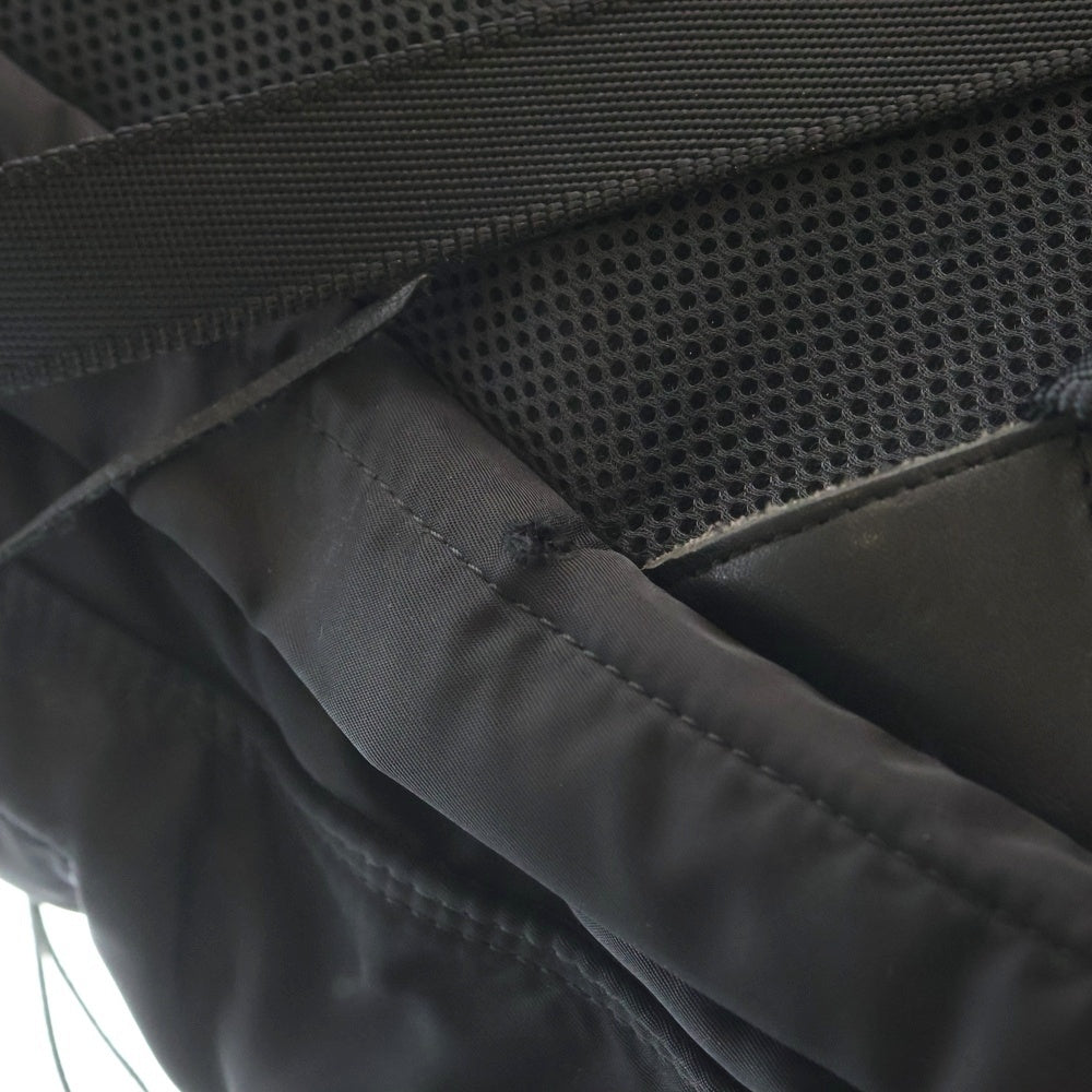 UNDERCOVER(アンダーカバー) ロゴプレート ナイロンバックパック リュックサック ブラック UCA4B01-01