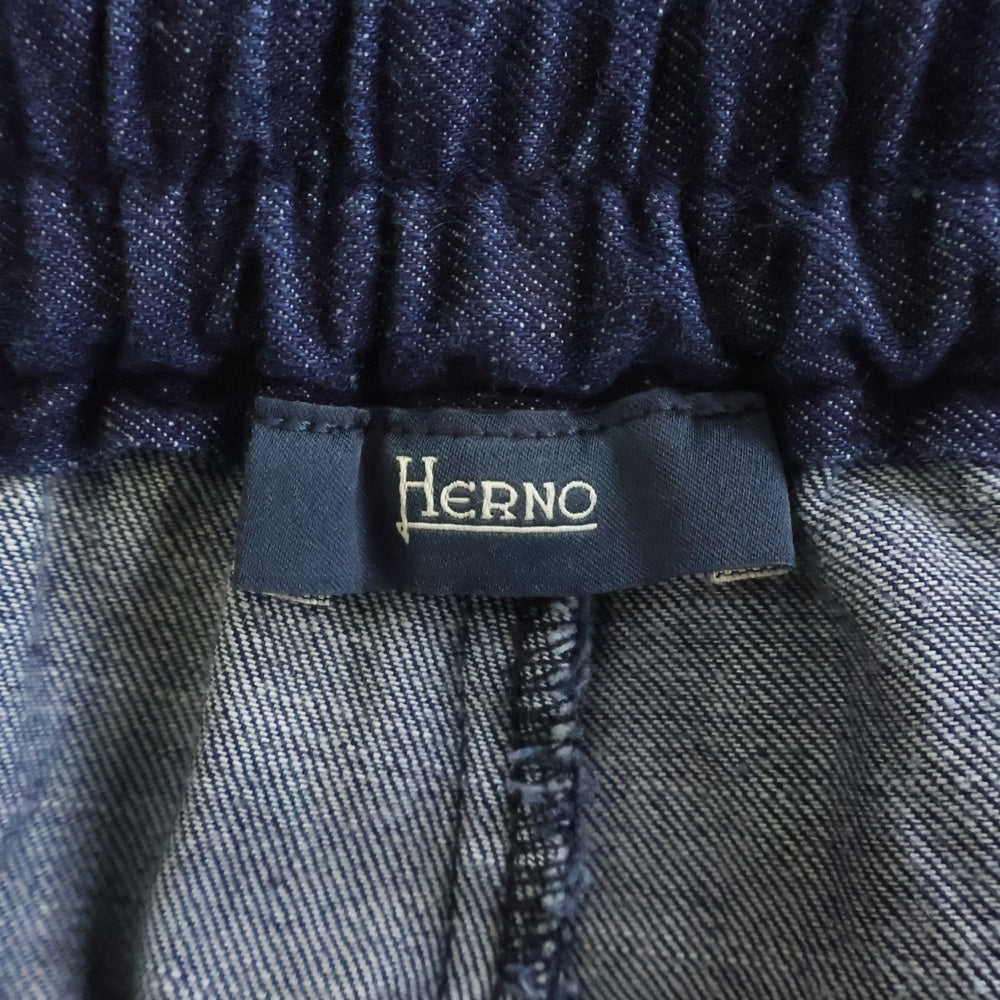 HERNO(ヘルノ) ロゴプレート イージーデニムパンツ インディゴ PT000038U-13188-9200