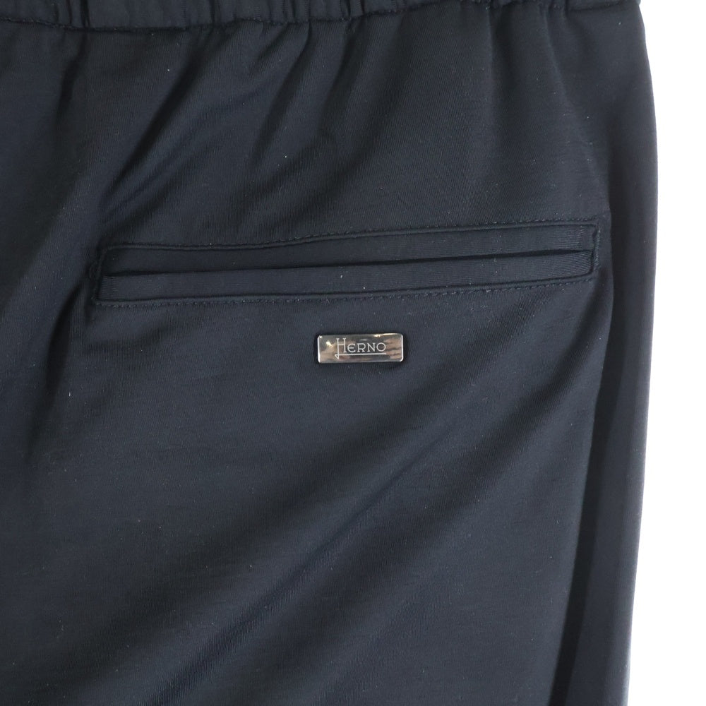 HERNO(ヘルノ) ナイロンブレンド ストレッチ テーパード イージーパンツ ブラック PT000044U-12588S-9300