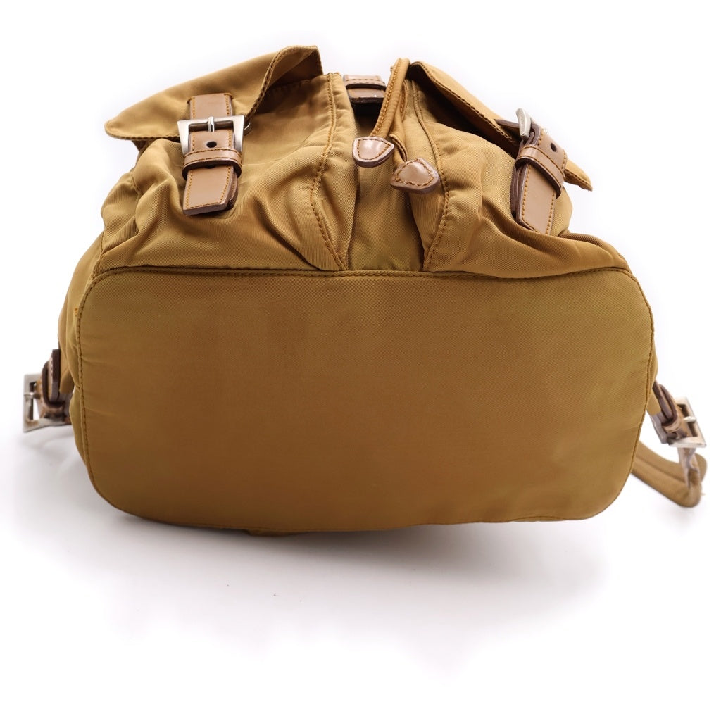PRADA(プラダ) トライアングルロゴプレート ナイロンリュックサック バックパック ベージュ B2811 レディース