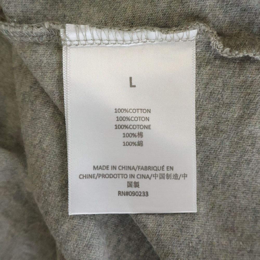 FEAR OF GOD ESSENTIALS(フィアオブゴッド エッセンシャルズ) ロゴ刺繍 クルーネック長袖Tシャツ カットソー グレー