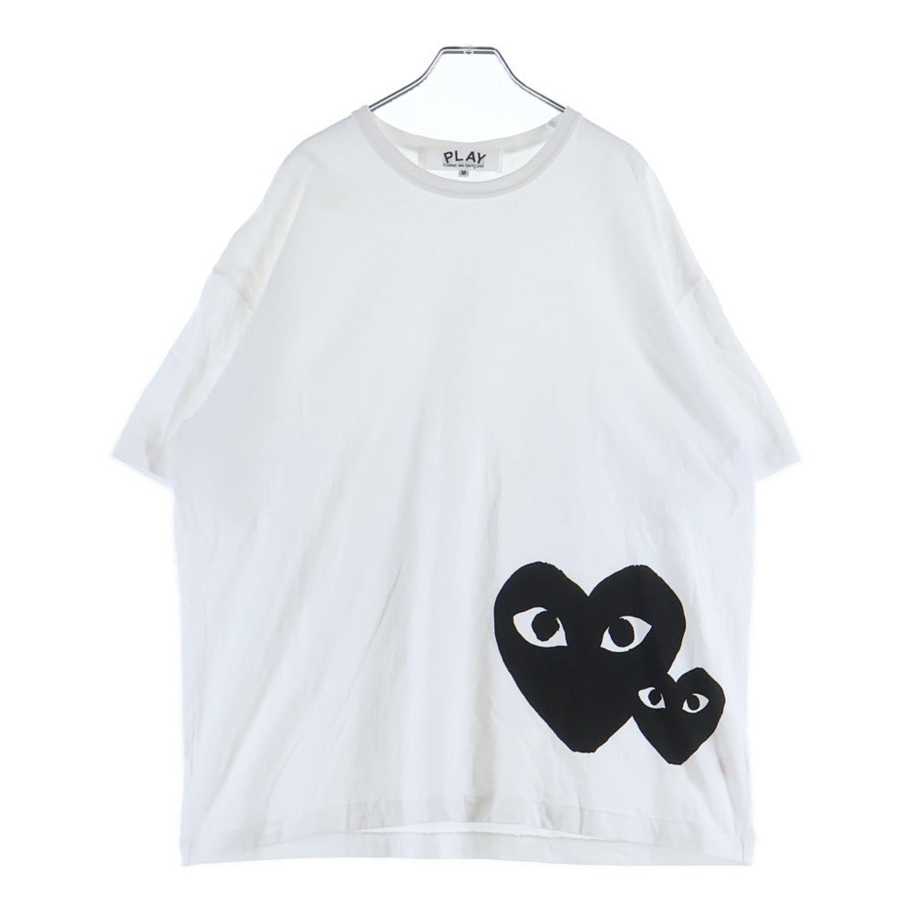 PLAY COMME des GARCONS(プレイコムデギャルソン) フロント グラフィックロゴプリント ヘンリーネック Tシャツ 半袖カットソー ホワイト AX-T350
