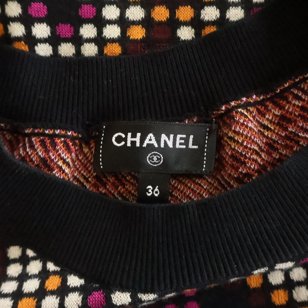 CHANEL(シャネル) 23AW ジオメトリック ココマークミニプレート クルーネック コットンニット セーター ブラック/パープル レディース P75395K10798