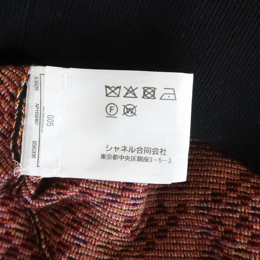 CHANEL(シャネル) 23AW ジオメトリック ココマークミニプレート クルーネック コットンニット セーター ブラック/パープル レディース P75395K10798