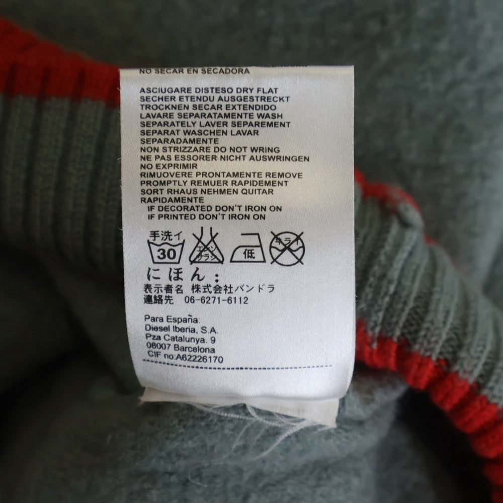 DIESEL(ディーゼル) 90-00S ショルダーライン エンブレムプリント スタンドカラー ドライバーズニット グレー/レッド レディース