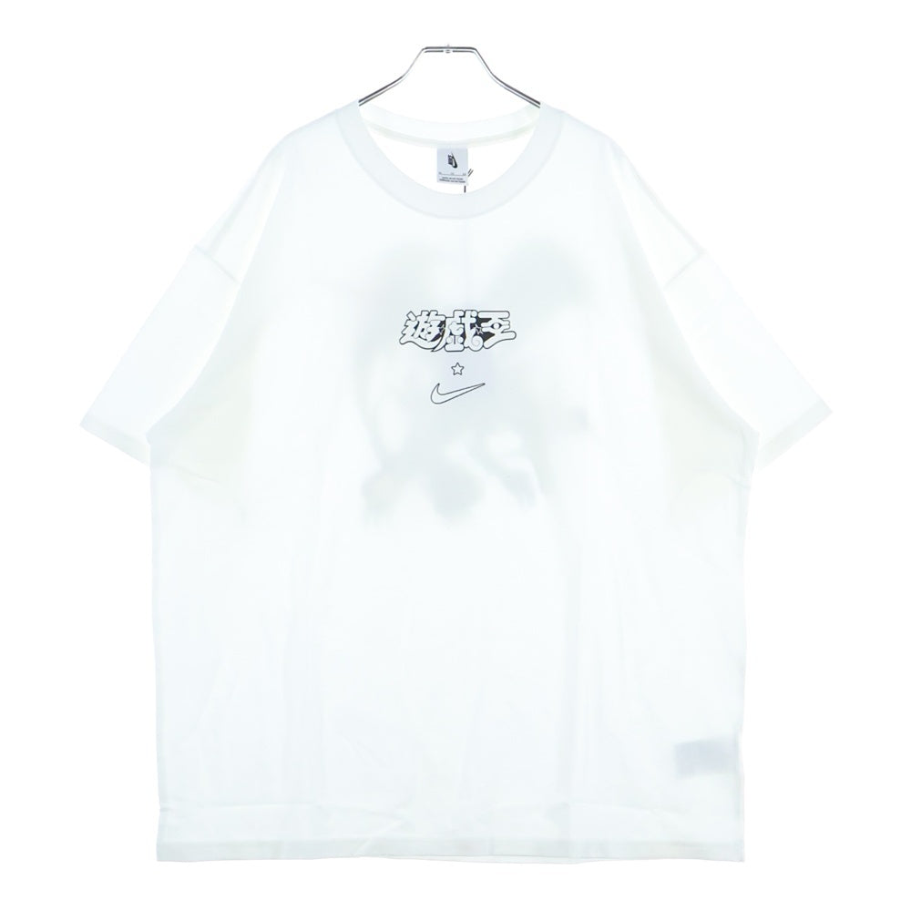 NIKE(ナイキ) ×YU-GI-OH! 遊戯王 DM SOLO SWOOSH T-SHIRT HOUSE OF DUEL ディーエム ソロ スウッシュ ハウス オブ デュエル 半袖Tシャツ ホワイト IO7985-100