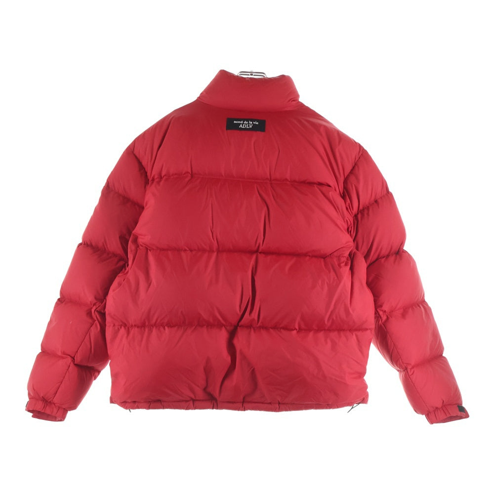 acme' de la vie(アクメ ド ラ ビ) 胸ロゴエンブロイダリー ジップアップダウンジャケット レッド