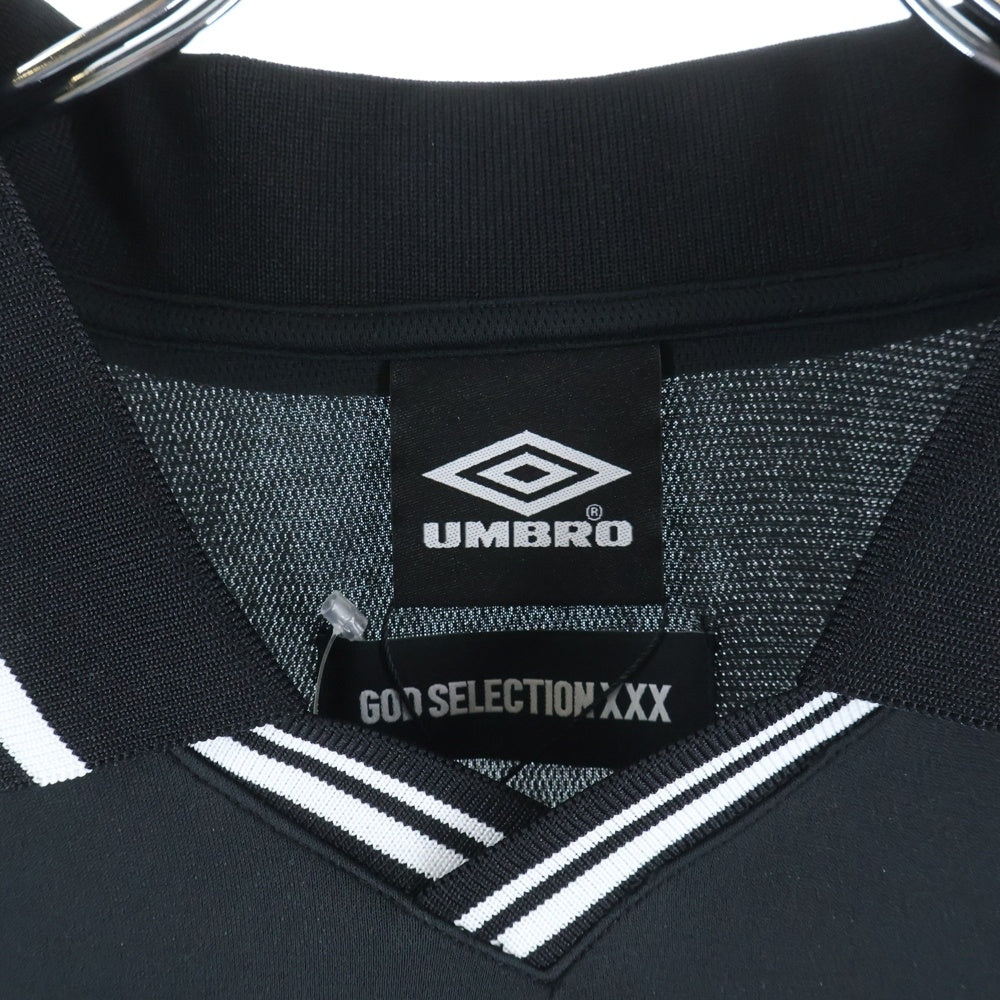 GOD SELECTION XXX(ゴッドセレクショントリプルエックス) ×UMBRO TRIPLE X アンブロ フロントロゴ 半袖ゲームシャツ ブラック GX-A25-UCS-01