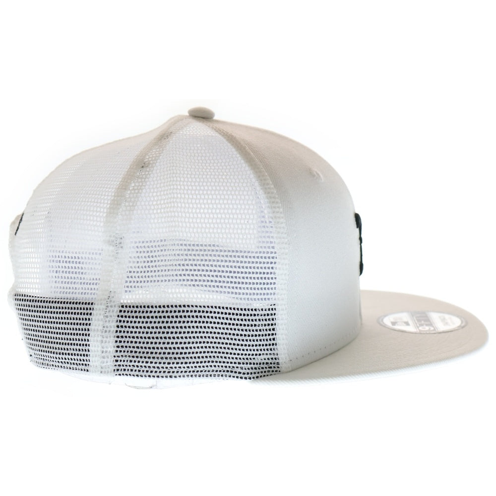 GOD SELECTION XXX(ゴッドセレクショントリプルエックス) 25SS ×NEW ERA ニューエラ フロントロゴ刺繍 6パネル ベースボール メッシュキャップ 帽子 ホワイト GX-S25-HT-02